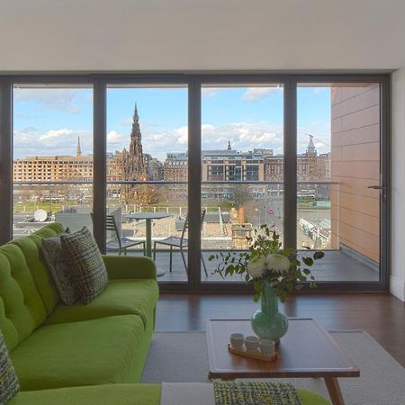 에든버러 슈발 올드타운 챔버 아파트 호텔 외부 사진 Living room with a view of Glasgow